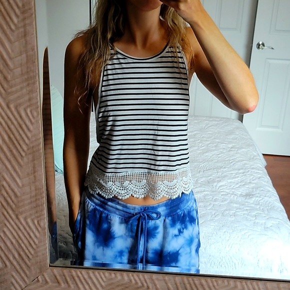 Striped crop top with lace - Picture 1 of 5